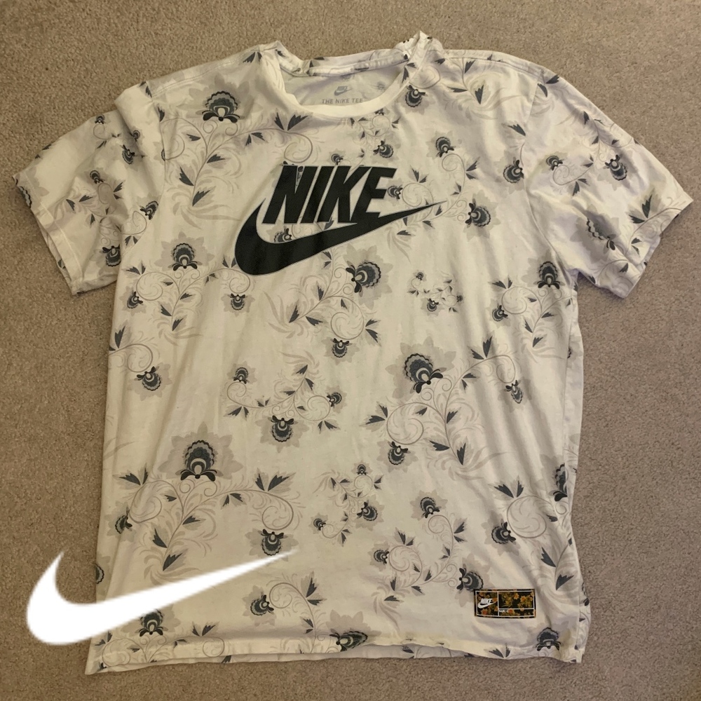 Nike Men’s Floral Graphic Tee - XL